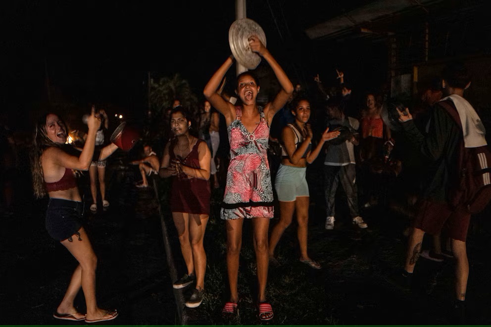 Ciudadanos protestando por el apagón en Cuba © (AP Foto/Ramón Espinosa)